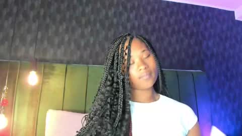 Snapshot of anneth__m chatting on December 6, 7:33 pm Anneth online show from December 6, 7:33 pm