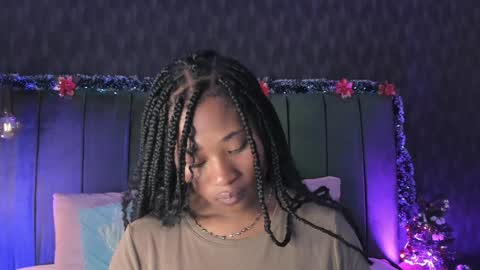 Snapshot of anneth__m chatting on December 18, 8:03 pm Anneth online show from December 18, 8:03 pm