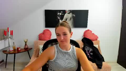 annewilsonn online show from July 29, 7:08 am