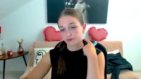 annewilsonn online show from July 21, 9:32 am