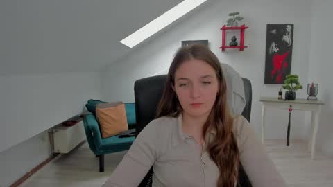 annewilsonn online show from May 8, 8:28 am