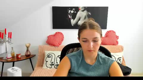 annewilsonn online show from August 3, 7:23 am
