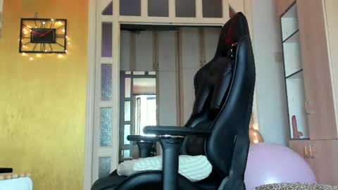 anngray1 online show from July 20, 10:50 am