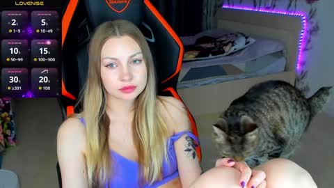 Annie online show from April 9, 1:19 am