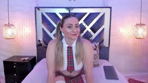 annie_vega17 online show from March 22, 12:22 pm