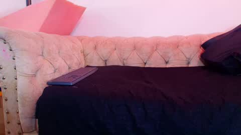 annie online show from September 15, 3:04 am