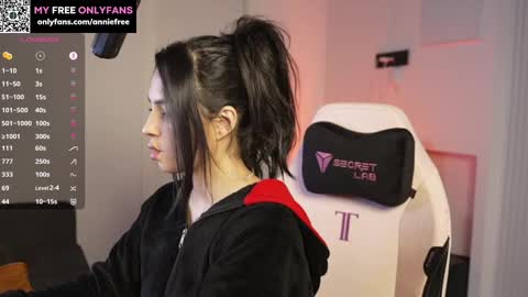 Annie FREE TRIAL IN BIO online show from February 10, 5:03 am