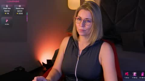 Annie online show from November 28, 2:09 pm