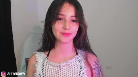 Snapshot of anniemora_ chatting on January 24, 2:39 am Annie online show from January 24, 2:39 am