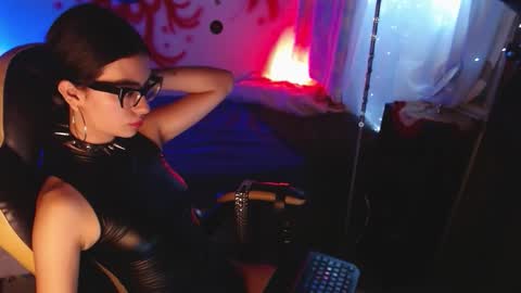 Snapshot of anniie_walker chatting on October 22, 3:33 am Annie Walker online show from October 22, 3:33 am