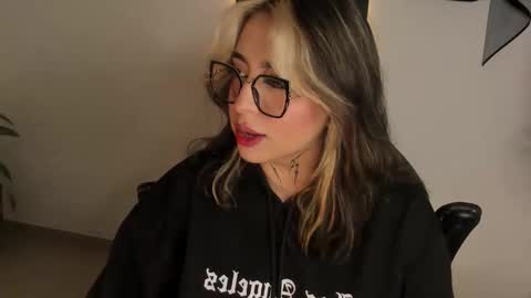 Annika online show from February 1, 10:19 pm