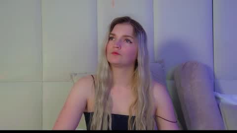 annyraii online show from November 24, 8:05 am