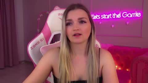 annyraii online show from December 16, 6:41 am