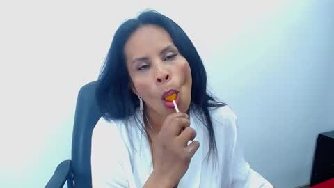 Snapshot of anthonelaa__ chatting on March 6, 10:15 pm Anthonelaa online show from March 6, 10:15 pm