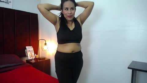 Snapshot of anthonelaa__ chatting on December 22, 1:11 pm Anthonelaa online show from December 22, 1:11 pm