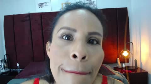 Snapshot of anthonelaa__ chatting on January 8, 8:07 pm Anthonelaa online show from January 8, 8:07 pm