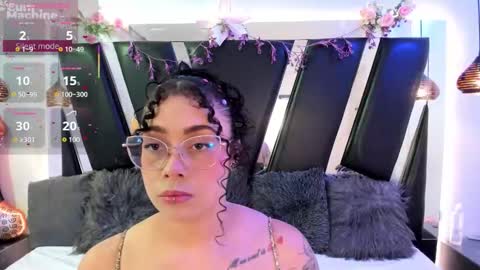 A N T O N E L L E  online show from February 19, 11:43 am