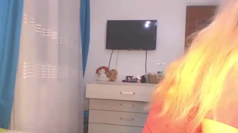 Snapshot of anysadoll chatting on January 6, 2:04 am An online show from January 6, 2:04 am