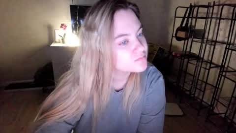 Snapshot of appleyummybuns chatting on October 30, 7:04 pm appleyummybuns online show from October 30, 7:04 pm