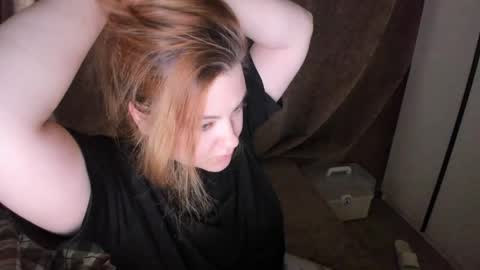 appleyummybuns online show from May 1, 10:40 am