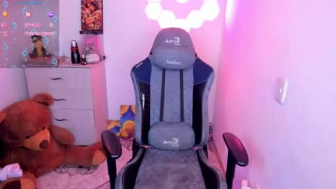 aqua emilly online show from March 20, 10:14 pm