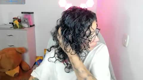 aqua emilly online show from January 6, 9:18 pm