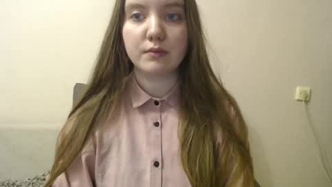 Josefin online show from February 19, 12:00 pm