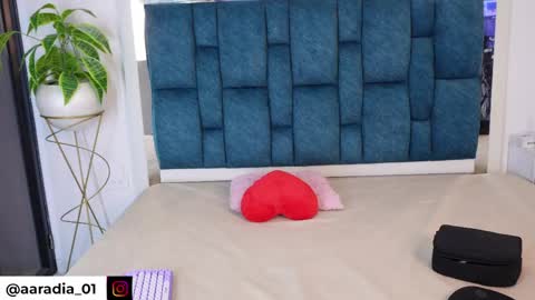   online show from April 18, 7:55 am