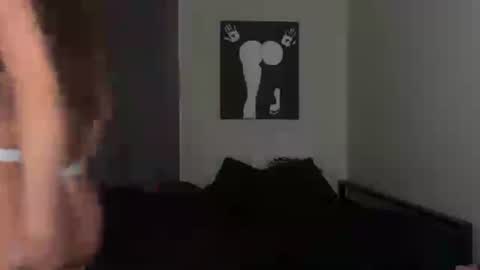 ari_wren1 online show from July 19, 1:52 am