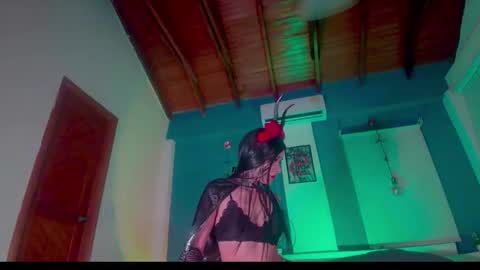 ariana_whitee online show from October 31, 4:58 am