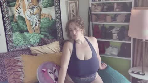 Snapshot of arielabai chatting on October 6, 6:45 pm Arielle Ari online show from October 6, 6:45 pm