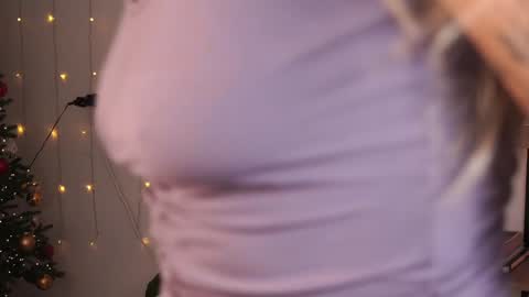 Snapshot of artease chatting on December 29, 10:23 am Arti  Next Streams -  online show from December 29, 10:23 am