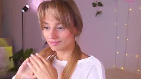 Snapshot of artease chatting on October 5, 7:57 am Arti  Next Streams -  online show from October 5, 7:57 am