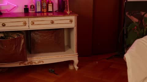 Maya online show from December 15, 6:15 pm