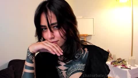 Linda  independent model artgeea online show from October 25, 8:48 pm