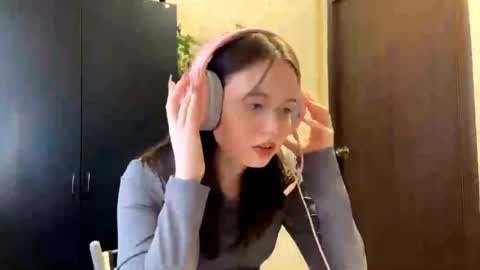 Mary online show from May 1, 3:48 pm