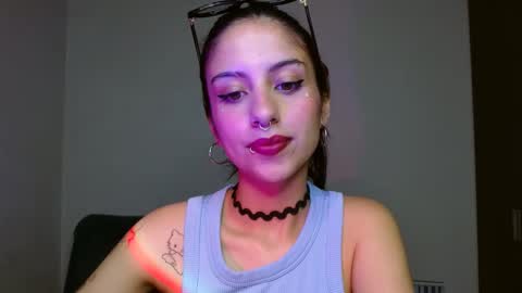   Independent Model online show from December 20, 11:37 pm