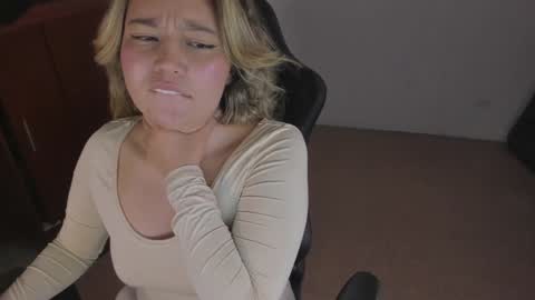 Snapshot of ash_smith1 chatting on January 29, 10:01 pm ash_smith1 online show from January 29, 10:01 pm