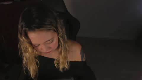 Snapshot of ash_smith1 chatting on January 10, 10:25 pm ash_smith1 online show from January 10, 10:25 pm