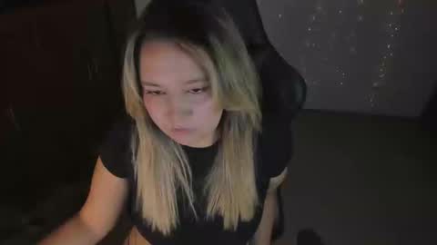 Snapshot of ash_smith1 chatting on March 7, 11:37 pm ash_smith1 online show from March 7, 11:37 pm