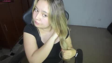 Snapshot of ash_smith1 chatting on October 9, 10:36 pm ash_smith1 online show from October 9, 10:36 pm