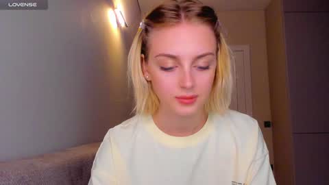 Snapshot of ashbunny_ chatting on December 7, 5:42 pm your pretty Ashley online show from December 7, 5:42 pm