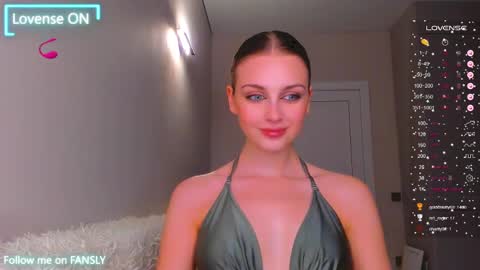 Snapshot of ashbunny_ chatting on March 1, 7:15 pm your pretty Ashley online show from March 1, 7:15 pm