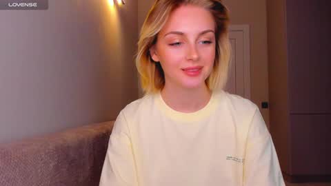 Snapshot of ashbunny_ chatting on December 5, 6:00 pm your pretty Ashley online show from December 5, 6:00 pm