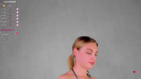 Snapshot of ashbunny_ chatting on October 24, 8:49 pm your pretty Ashley online show from October 24, 8:49 pm