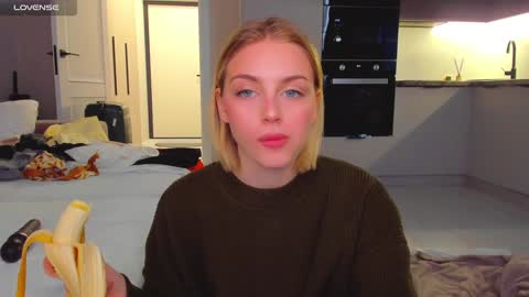 Snapshot of ashbunny_ chatting on December 2, 8:48 am your pretty Ashley online show from December 2, 8:48 am