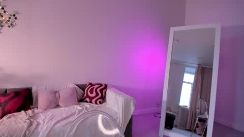 Ash online show from April 4, 12:15 pm