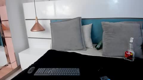 Ashkoreh online show from March 26, 10:00 pm