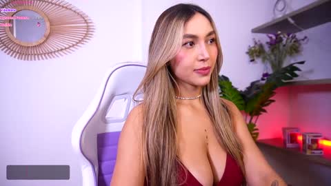 Snapshot of ashley2004_ chatting on October 21, 12:47 am Nay online show from October 21, 12:47 am