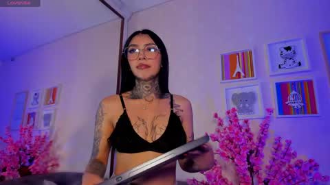 ashley_blum_ online show from April 19, 12:05 pm